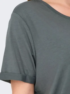 CARMOSTER T-shirts