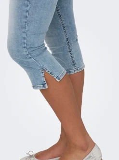 ONLBLUSH Mid waist Skinny fit capri Denim shorts