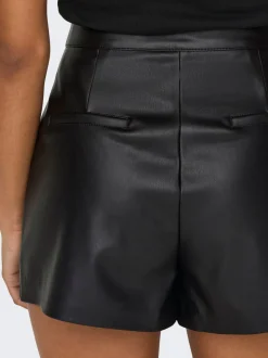 ONLTRICIA Mid waist Baggy fit Short van synthetisch leer