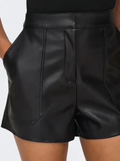 ONLTRICIA Mid waist Baggy fit Short van synthetisch leer