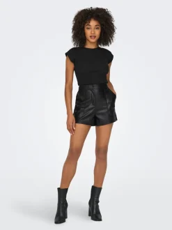 ONLTRICIA Mid waist Baggy fit Short van synthetisch leer